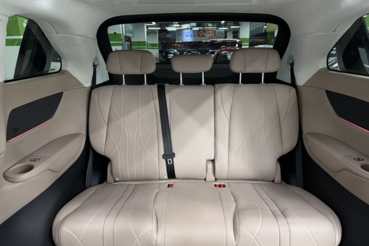 Used XPeng X9 2024 702 Ultra-Long Range Max Interior 2