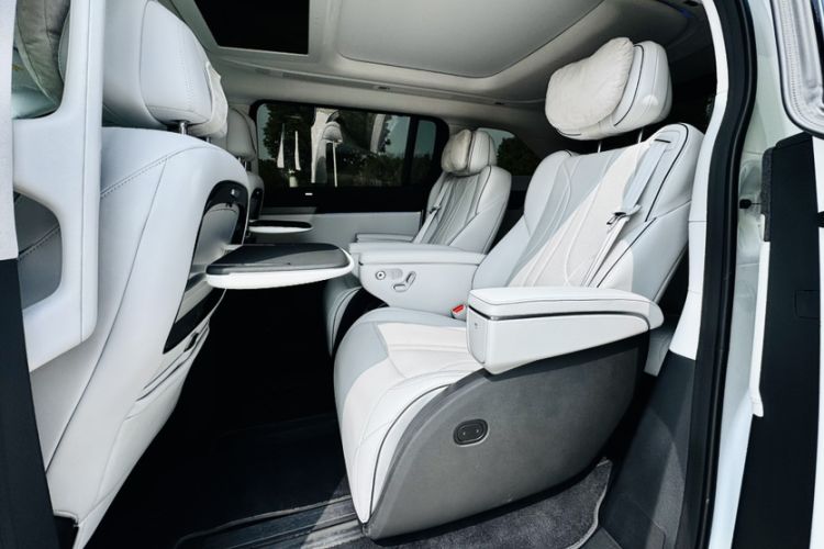 Used XPeng X9 2024 610 Long-Range Pro Interior 2