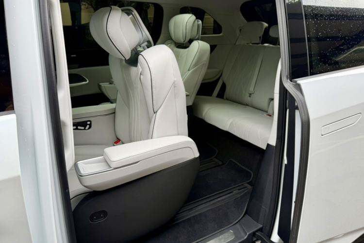 Used XPeng X9 2024 702 Ultra-Long Range Max Interior 3