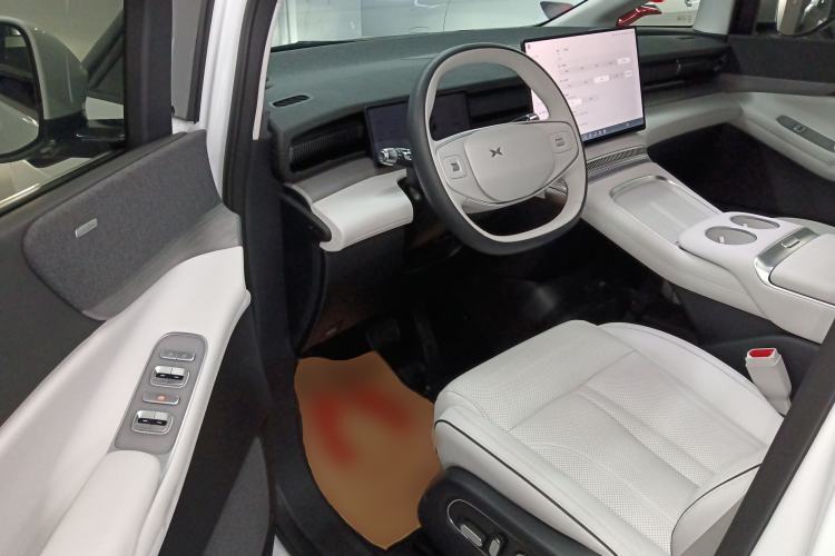 Used XPeng X9 2024 702 Ultra-Long Range Pro Interior 3