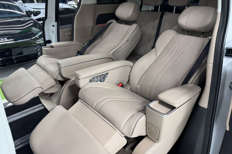 Used XPeng X9 2024 702 Ultra-Long Range Max Interior 3