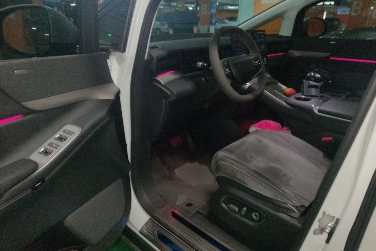 Used XPeng X9 2024 702 Ultra-Long Range Max Interior 3