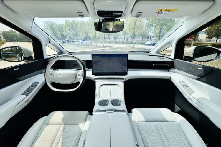Used XPeng X9 2024 610 Long-Range Pro Interior 3