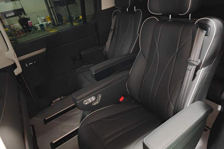 Used XPeng X9 2024 610 Long-Range Pro Interior 4