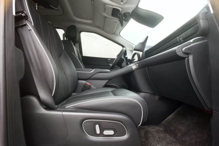 Used XPeng X9 2024 640 All-Wheel Drive High-Performance Max Interior 4
