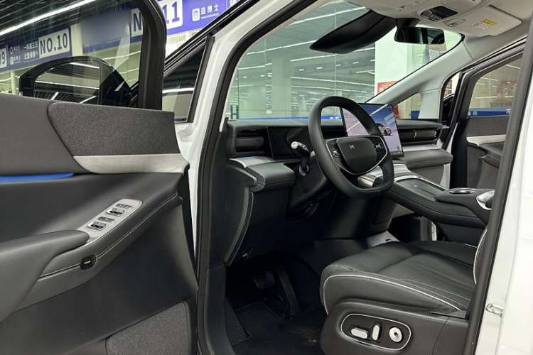 Used XPeng X9 2024 610 Long-Range Pro Interior 4