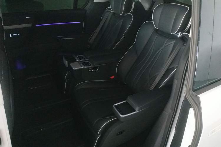 Used XPeng X9 2024 640 All-Wheel Drive High-Performance Max Interior 4
