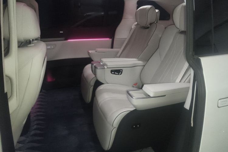 Used XPeng X9 2024 610 Long-Range Pro Interior 4