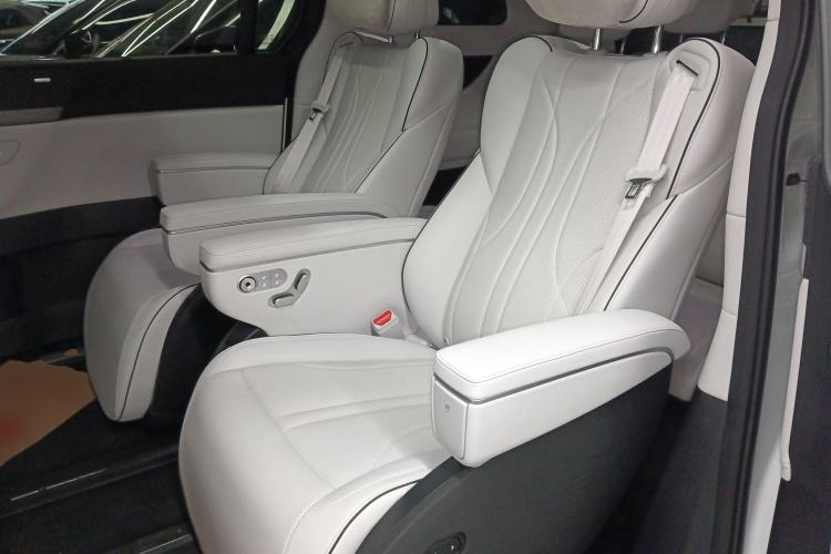 Used XPeng X9 2024 702 Ultra-Long Range Pro Interior 4