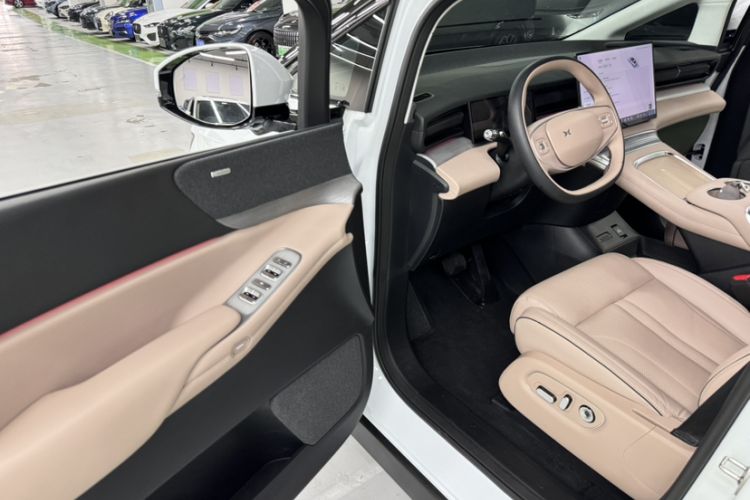 Used XPeng X9 2024 702 Ultra-Long Range Max Interior 4