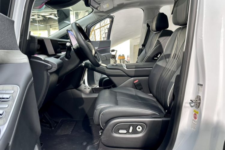 Used XPeng X9 2024 702 Ultra-Long Range Max Interior 4