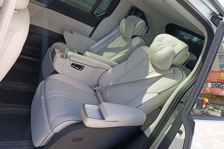 Used XPeng X9 2024 640 All-Wheel Drive High-Performance Max Interior 4