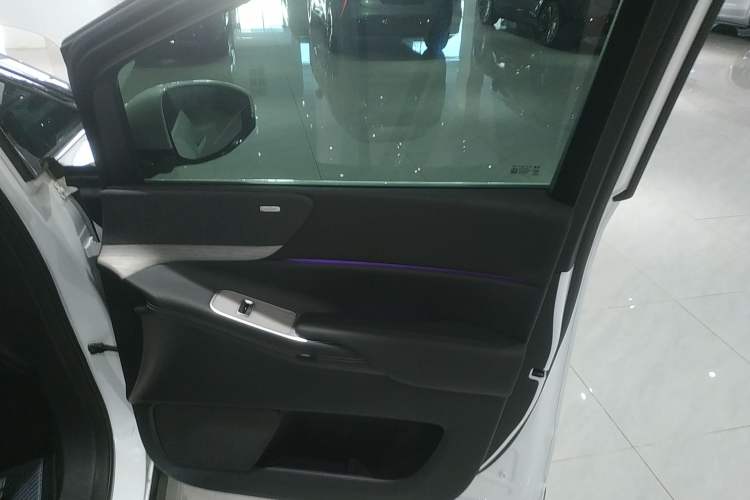 Used XPeng X9 2024 640 All-Wheel Drive High-Performance Max Interior 5
