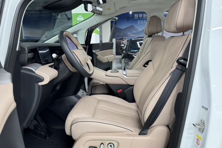 Used XPeng X9 2024 702 Ultra-Long Range Max Interior 5