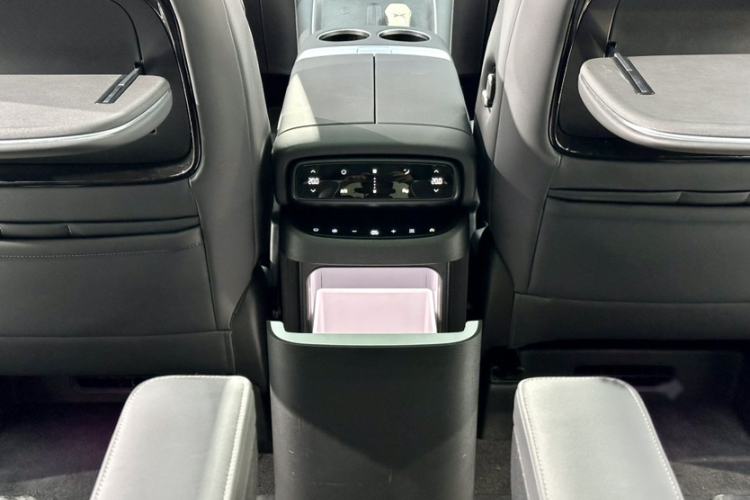Used XPeng X9 2024 702 Ultra-Long Range Max Interior 5