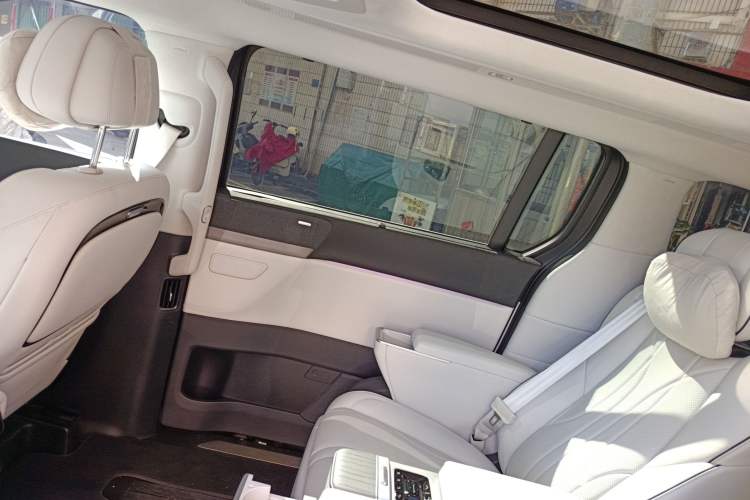 Used XPeng X9 2024 640 All-Wheel Drive High-Performance Max Interior 6