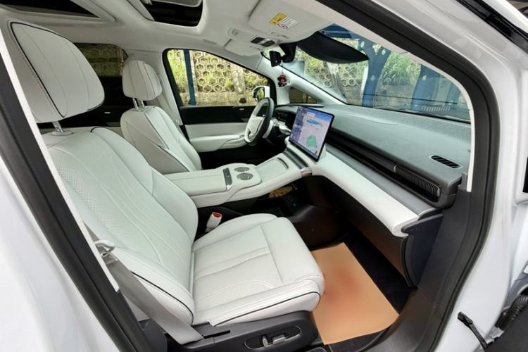 Used XPeng X9 2024 702 Ultra-Long Range Max Interior 7