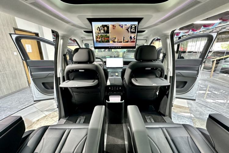 Used XPeng X9 2024 702 Ultra-Long Range Max Interior 7