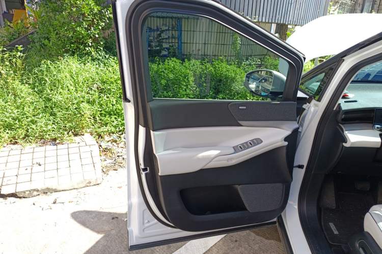 Used XPeng X9 2024 640 All-Wheel Drive High-Performance Max Interior 7