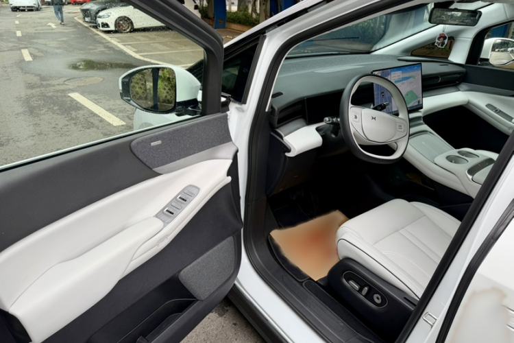 Used XPeng X9 2024 702 Ultra-Long Range Max Interior 8