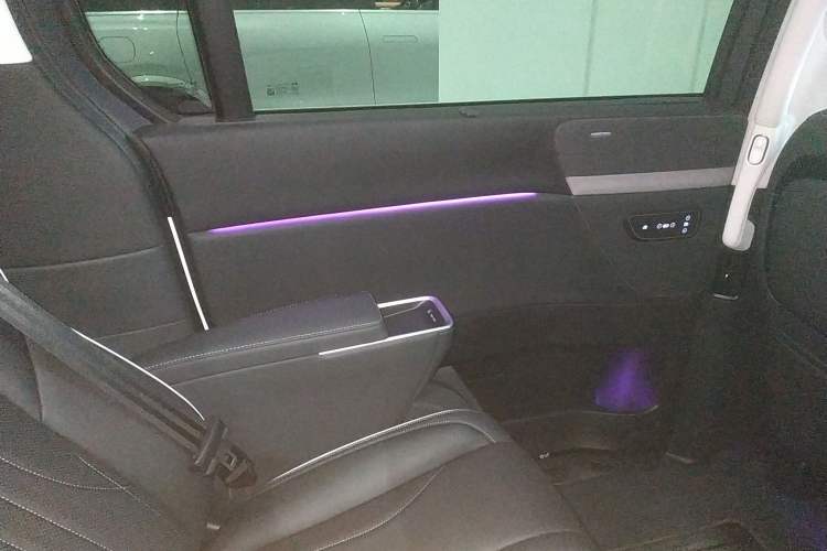 Used XPeng X9 2024 640 All-Wheel Drive High-Performance Max Interior 8