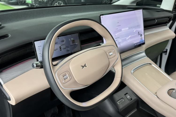 Used XPeng X9 2024 702 Ultra-Long Range Max Interior 8