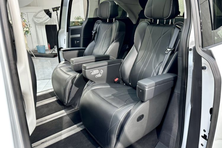 Used XPeng X9 2024 702 Ultra-Long Range Max Interior 8
