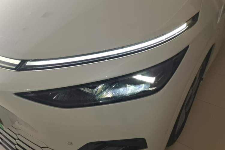 Used XPeng X9 2024 702 Ultra-Long Range Pro Left Front Headlight