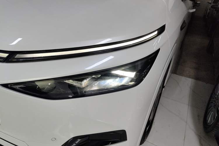 Used XPeng X9 2024 702 Ultra-Long Range Max Left Front Headlight