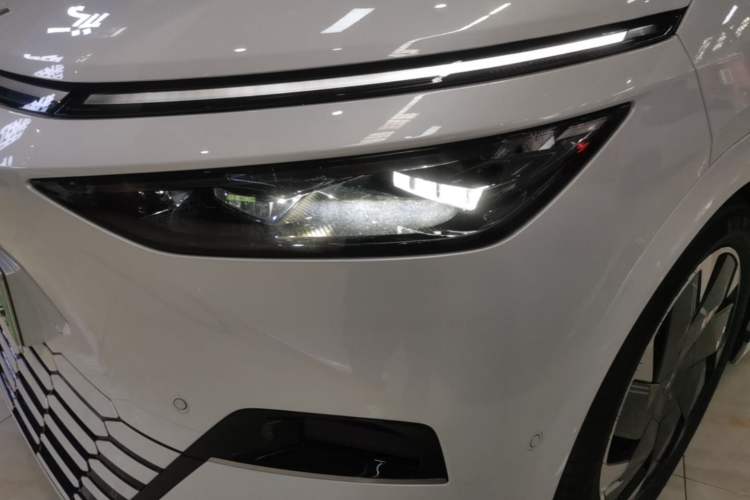 Used XPeng X9 2024 702 Ultra-Long Range Max Left Front Headlight