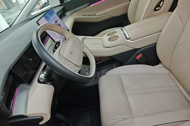 Used XPeng X9 2024 610 Long-Range Pro Left Front Seat