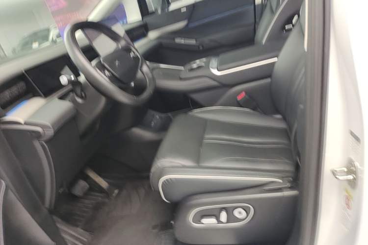 Used XPeng X9 2024 702 Ultra-Long Range Pro Left Front Seat