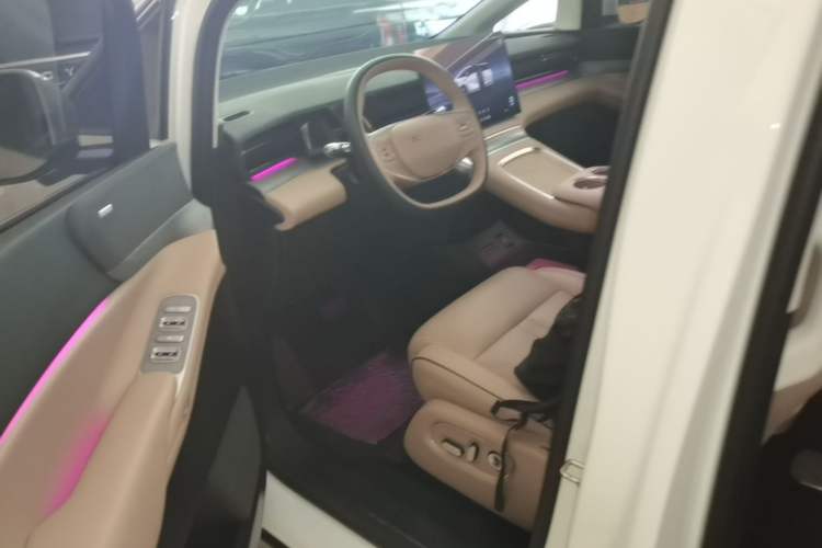 Used XPeng X9 2024 702 Ultra-Long Range Pro Left Front Seat