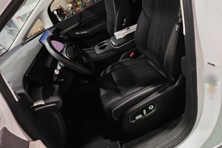 Used XPeng X9 2024 610 Long-Range Pro Left Front Seat