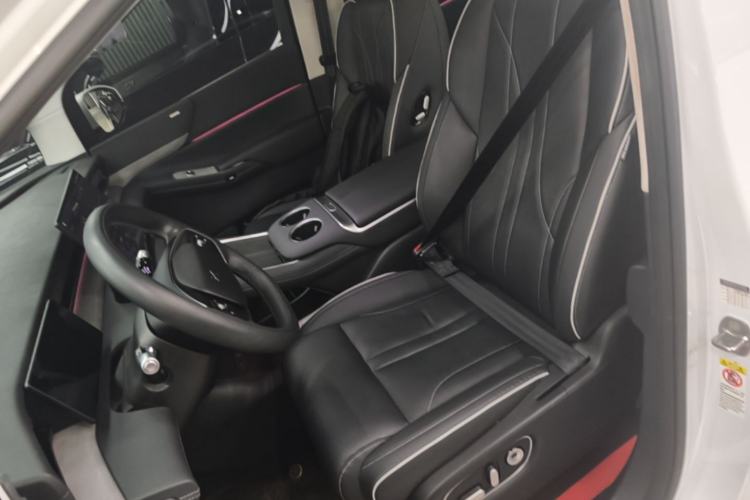 Used XPeng X9 2024 640 All-Wheel Drive High-Performance Max Left Front Seat