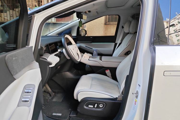 Used XPeng X9 2024 702 Ultra-Long Range Pro Left Front Seat