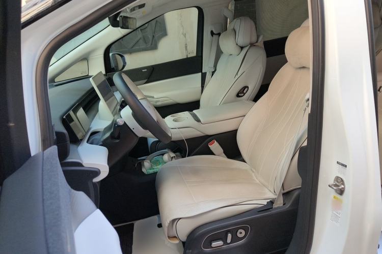 Used XPeng X9 2024 702 Ultra-Long Range Max Left Front Seat