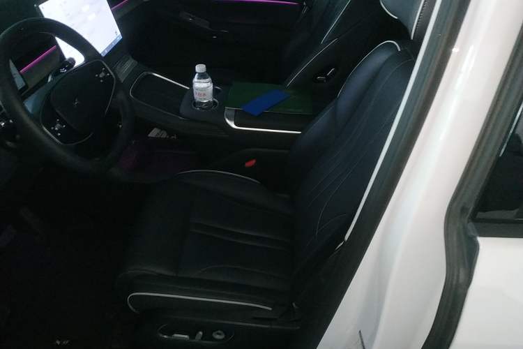 Used XPeng X9 2024 640 All-Wheel Drive High-Performance Max Left Front Seat