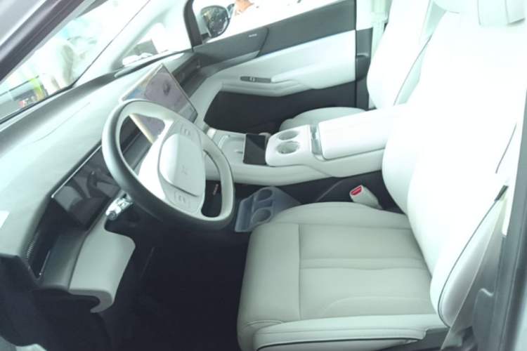 Used XPeng X9 2024 640 All-Wheel Drive High-Performance Max Left Front Seat