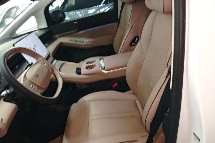 Used XPeng X9 2024 610 Long-Range Pro Left Front Seat