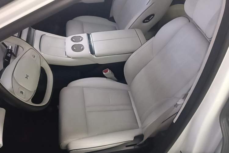Used XPeng X9 2024 702 Ultra-Long Range Max Left Front Seat