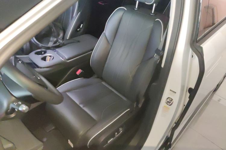 Used XPeng X9 2024 640 All-Wheel Drive High-Performance Max Left Front Seat