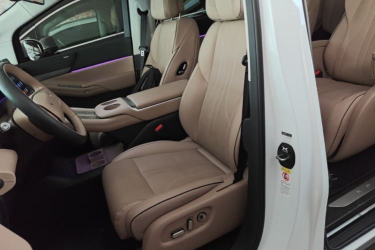 Used XPeng X9 2024 702 Ultra-Long Range Max Left Front Seat