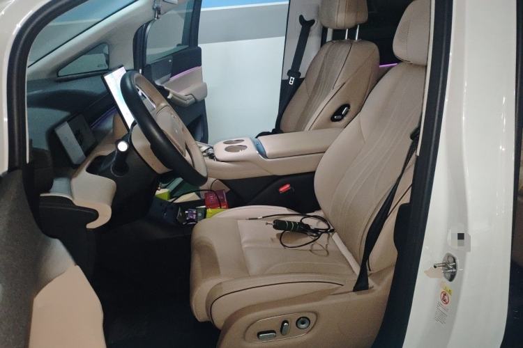 Used XPeng X9 2024 702 Ultra-Long Range Pro Left Front Seat