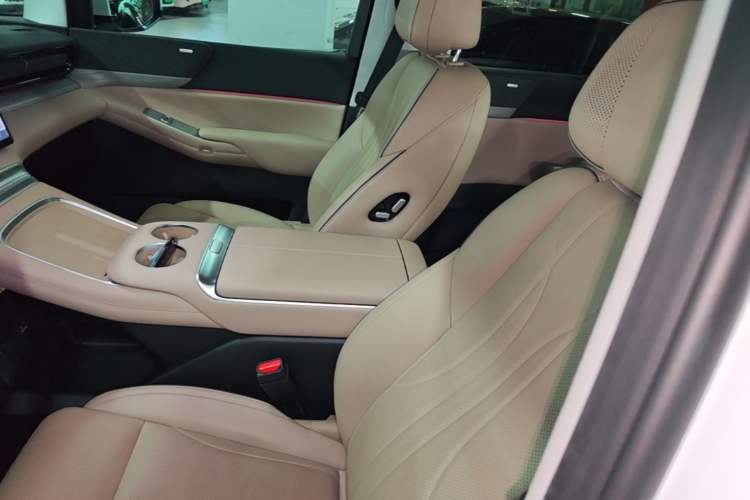 Used XPeng X9 2024 702 Ultra-Long Range Pro Left Front Seat
