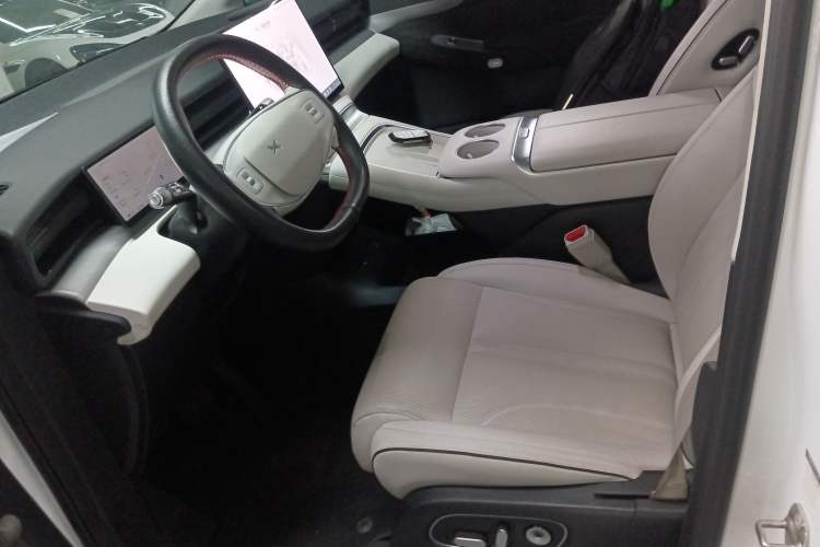Used XPeng X9 2024 702 Ultra-Long Range Max Left Front Seat