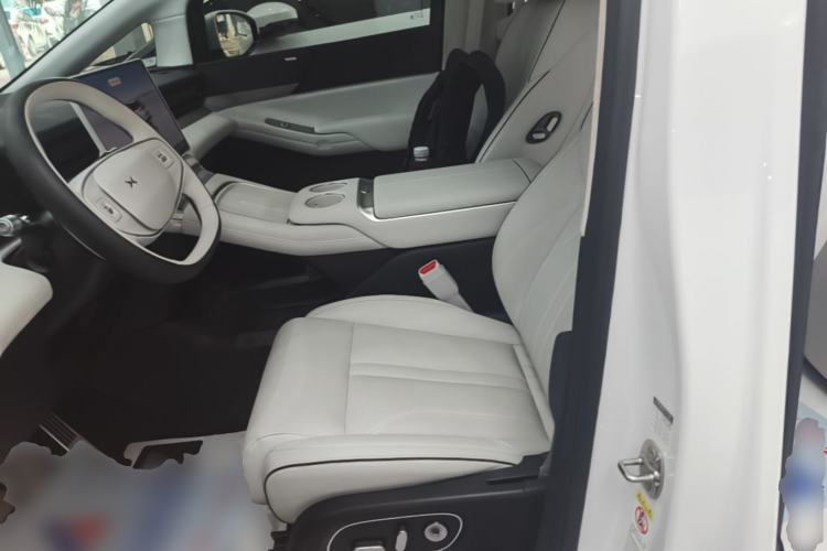 Used XPeng X9 2024 702 Ultra-Long Range Max Left Front Seat