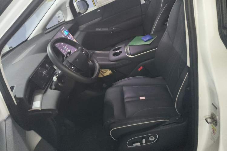 Used XPeng X9 2024 610 Long-Range Pro Left Front Seat