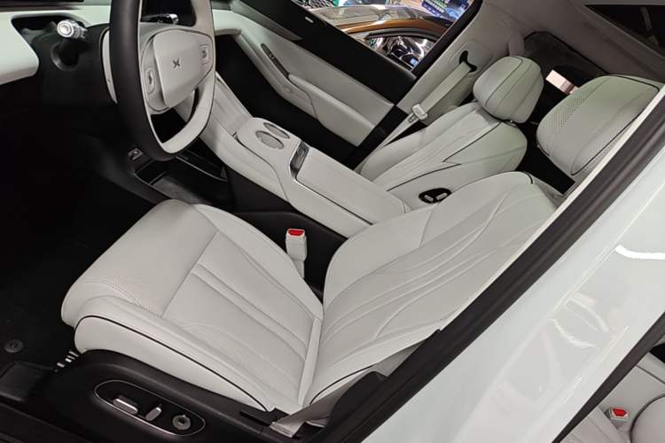 Used XPeng X9 2024 702 Ultra-Long Range Max Left Front Seat