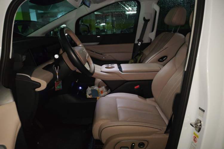 Used XPeng X9 2024 640 All-Wheel Drive High-Performance Max Left Front Seat